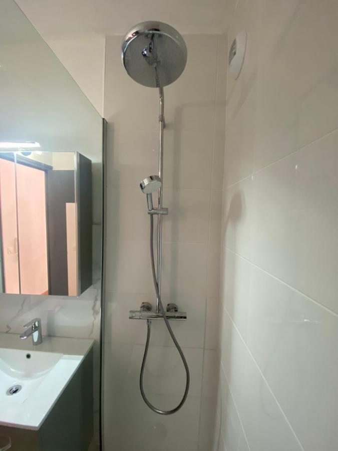 Studio Moderne Et Cosy Avec Balcon Et Parking Apartment Perigueux Luaran gambar